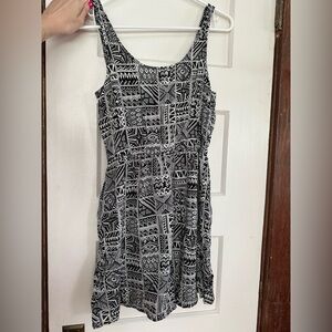 Forever 21 Black & White Geometric Midi Dress